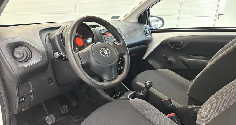 Toyota Aygo cena 39900 przebieg: 51241, rok produkcji 2019 z Zaklików małe 254